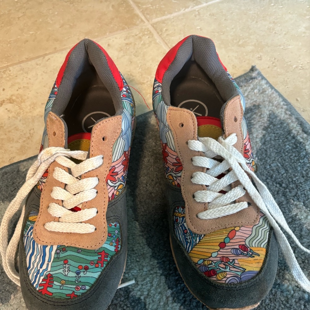 Inkkas sneakers size 9